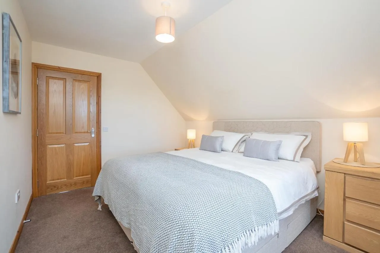Semesterbostad Dwellcome Home Ltd 5 Double Bedroom 3 Bathroom House Free Driveway Parking, 637 Mbps Wifi, Ideal For Long Term Contractor, Etc Stays, Regular Housekeeping Option - See Our Site For Assurance Aberdeen