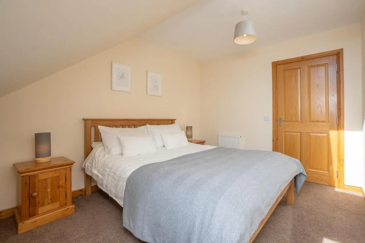 Dwellcome Home Ltd 5 Double Bedroom 3 Bathroom House Free Driveway Parking, 637 Mbps Wifi, Ideal For Long Term Contractor, Etc Stays, Regular Housekeeping Option - See Our Site For Assurance Aberdeen 0*,  Storbritannien