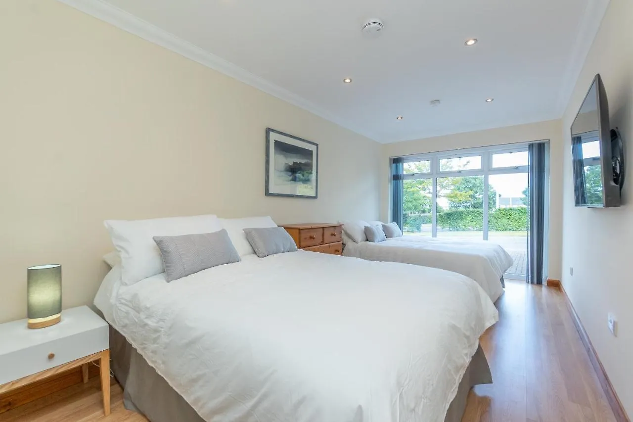 Semesterbostad Dwellcome Home Ltd 5 Double Bedroom 3 Bathroom House Free Driveway Parking, 637 Mbps Wifi, Ideal For Long Term Contractor, Etc Stays, Regular Housekeeping Option - See Our Site For Assurance Aberdeen Storbritannien