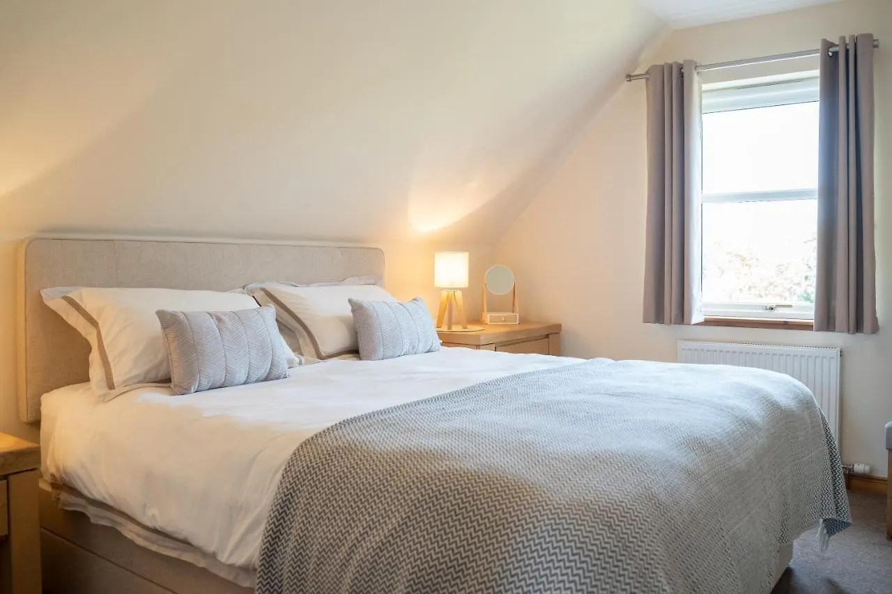 Dwellcome Home Ltd 5 Double Bedroom 3 Bathroom House Free Driveway Parking, 637 Mbps Wifi, Ideal For Long Term Contractor, Etc Stays, Regular Housekeeping Option - See Our Site For Assurance Aberdeen 0*,  Storbritannien