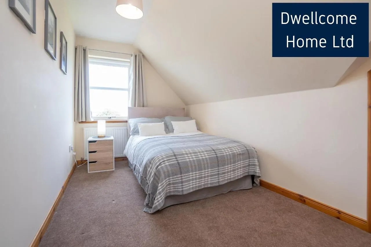 Dwellcome Home Ltd 5 Double Bedroom 3 Bathroom House Free Driveway Parking, 637 Mbps Wifi, Ideal For Long Term Contractor, Etc Stays, Regular Housekeeping Option - See Our Site For Assurance Aberdeen 0*,